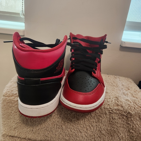 Jordan 1 Mid Reverse Bred (2021) Size 8 - Picture 7 of 7